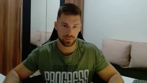 darius_94 online show from January 18, 2026, 5:55 am