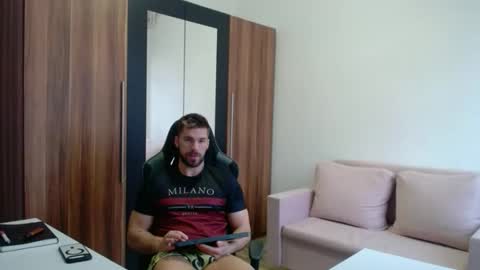 darius_94 online show from March 12, 2026, 5:24 am