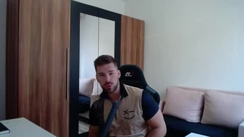 Snapshot of darius_94 chatting on April 22, 2026, 4:37 am darius_94 online show from April 22, 2026, 4:37 am