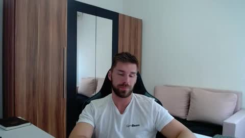 Snapshot of darius_94 chatting on May 9, 2026, 10:42 am darius_94 online show from May 9, 2026, 10:42 am