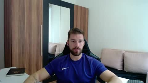 darius_94 online show from June 13, 2026, 7:17 am
