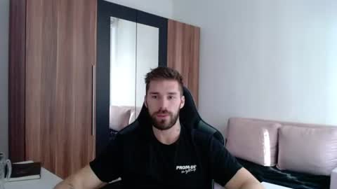 darius_94 online show from June 19, 2026, 6:29 am