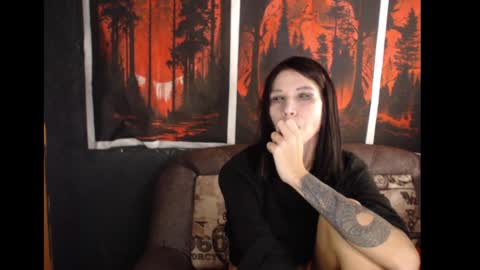 dark_briilliant online show from December 3, 2025, 3:43 pm