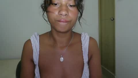Snapshot of dark_enchantress_ chatting on April 8, 2026, 11:05 pm Sofia online show from April 8, 2026, 11:05 pm