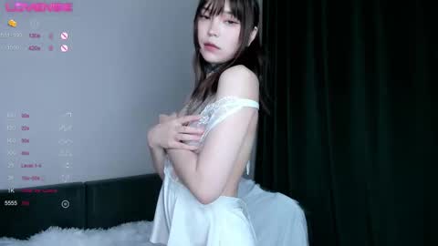 Ester online show from September 12, 2025, 1:55 pm