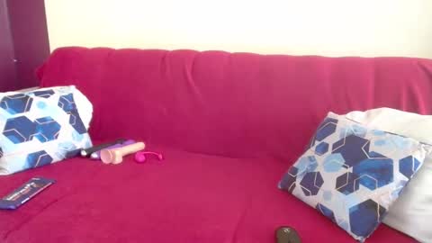 dark_qween online show from March 1, 2025, 12:12 pm