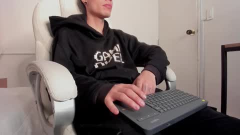 dark_sun333 online show from September 14, 2025, 8:52 pm