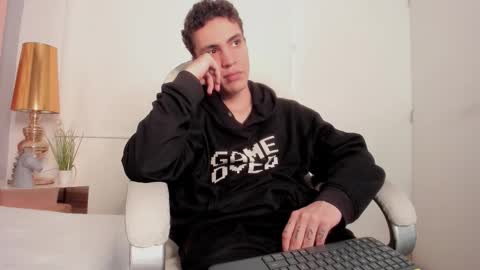 dark_sun333 online show from September 30, 2025, 9:42 pm