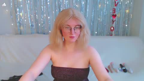 Kelly online show from March 9, 2025, 9:13 am