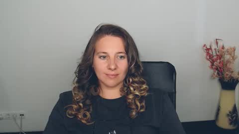 Snapshot of darklure_ chatting on September 12, 2025, 2:06 pm Anna online show from September 12, 2025, 2:06 pm