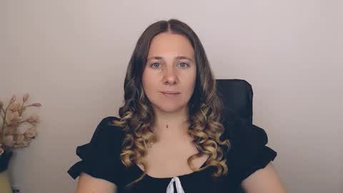 Snapshot of darklure_ chatting on September 19, 2025, 8:20 pm Anna online show from September 19, 2025, 8:20 pm