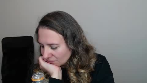 Snapshot of darklure_ chatting on October 20, 2025, 4:51 pm Anna online show from October 20, 2025, 4:51 pm