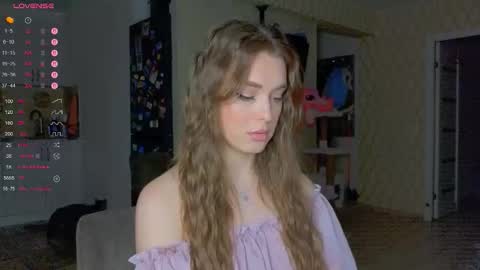 Darlina online show from October 22, 2025, 3:23 pm