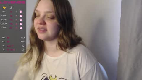 Snapshot of darling_tony18 chatting on September 14, 2025, 1:43 pm darling_tony18 online show from September 14, 2025, 1:43 pm