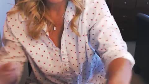 DarlingD online show from January 10, 2025, 2:45 pm