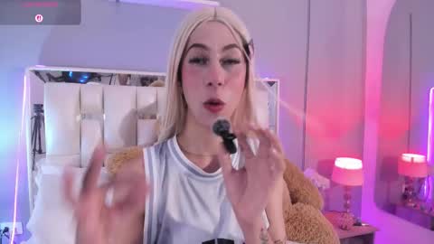 darlyn_tenderhot__ online show from November 18, 2025, 9:19 pm