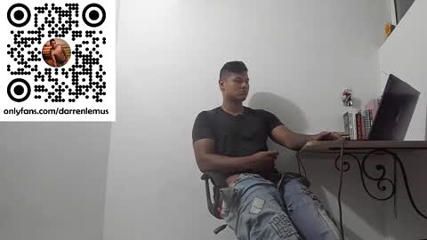 Snapshot of darren_lemus chatting on October 1, 2025, 10:49 pm Darren lemus online show from October 1, 2025, 10:49 pm