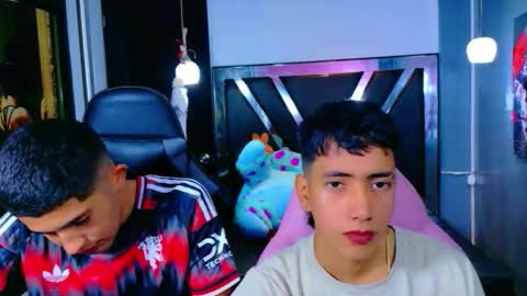 darwinandbrayan online show from November 12, 2025, 8:08 pm