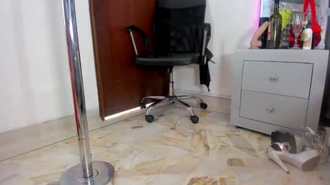 Snapshot of dashafoxxx chatting on February 17, 2025, 4:15 pm Dasha Foxxx online show from February 17, 2025, 4:15 pm