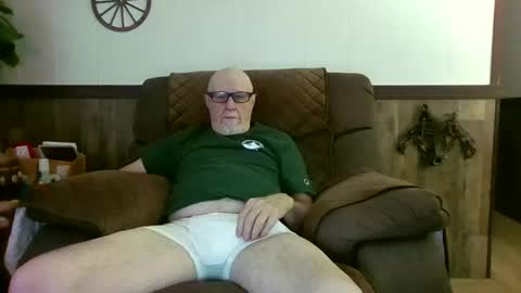 Snapshot of dave571960 chatting on May 20, 2026, 9:59 am dave571960 online show from May 20, 2026, 9:59 am