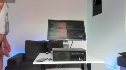 Snapshot of dave_hs chatting on February 22, 2025, 9:15 pm dave_hs online show from February 22, 2025, 9:15 pm