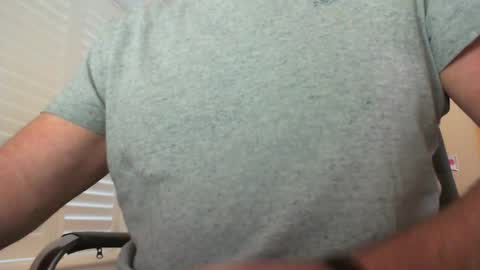 davesu12345 online show from October 22, 2025, 6:35 am