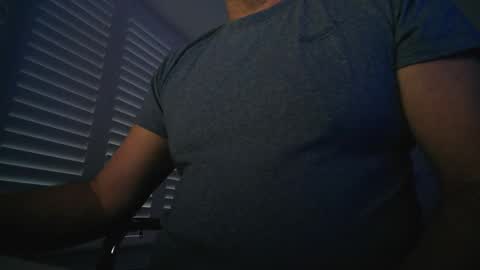 davesu12345 online show from February 10, 2026, 7:23 am