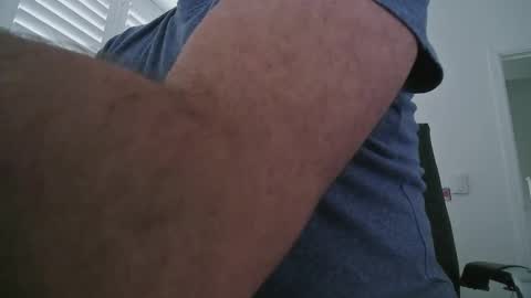 davesu12345 online show from February 25, 2026, 8:13 am