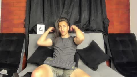 davidx_x21 online show from January 8, 2025, 4:44 am