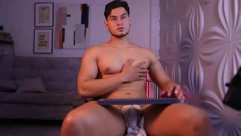 Snapshot of davies_brown chatting on April 22, 2026, 10:33 pm Davies brown schedule 12pm to 5pm col time online show from April 22, 2026, 10:33 pm