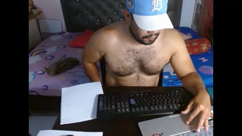 davinson_lopez35 online show from June 4, 2026, 7:03 am