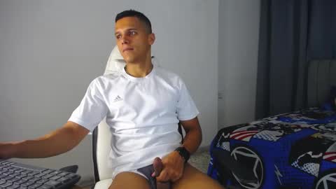 Snapshot of davisito7 chatting on December 28, 2024, 7:44 am David Angel online show from December 28, 2024, 7:44 am