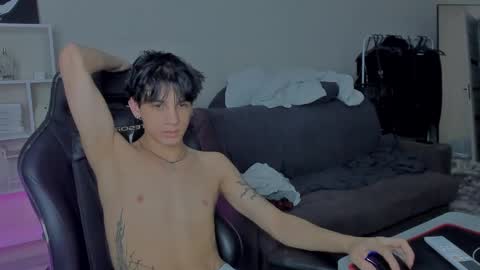 Snapshot of davisross chatting on December 1, 2024, 10:53 pm davis online show from December 1, 2024, 10:53 pm