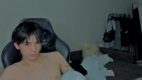 Snapshot of davisross chatting on December 29, 2024, 10:03 pm davis online show from December 29, 2024, 10:03 pm