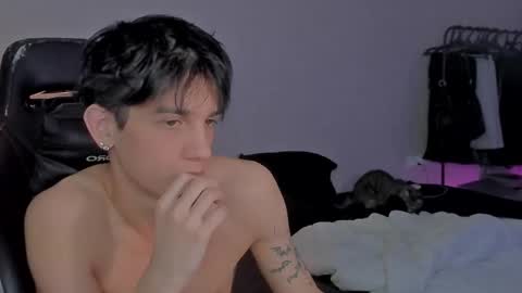 Snapshot of davisross chatting on January 30, 2025, 11:13 pm davis online show from January 30, 2025, 11:13 pm