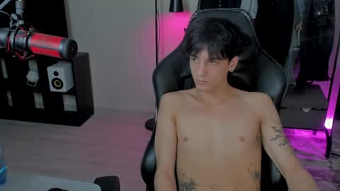 Snapshot of davisross chatting on January 31, 2025, 9:48 pm davis online show from January 31, 2025, 9:48 pm