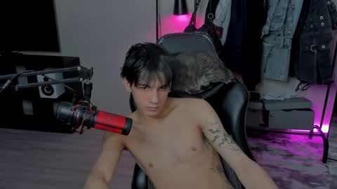 Snapshot of davisross chatting on February 14, 2025, 2:33 pm davis online show from February 14, 2025, 2:33 pm