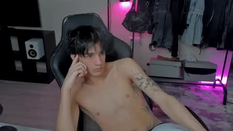 Snapshot of davisross chatting on February 17, 2025, 9:08 pm davis online show from February 17, 2025, 9:08 pm