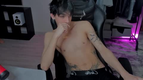 Snapshot of davisross chatting on February 20, 2025, 9:53 pm davis online show from February 20, 2025, 9:53 pm