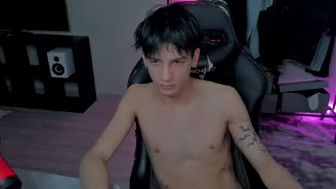 Snapshot of davisross chatting on February 23, 2025, 11:25 pm davis online show from February 23, 2025, 11:25 pm