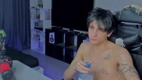 Snapshot of davisross chatting on October 9, 2025, 11:58 pm davis online show from October 9, 2025, 11:58 pm