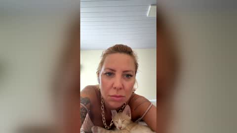 dayoff592388 online show from April 16, 2026, 3:13 pm