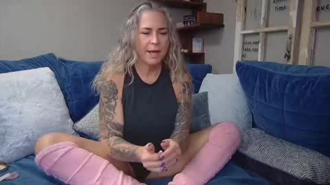 Snapshot of dd_delish chatting on January 13, 2026, 7:08 pm dd_delish online show from January 13, 2026, 7:08 pm