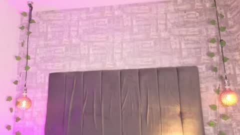 dea_athenea online show from November 28, 2025, 8:11 pm