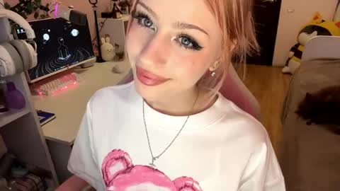 Snapshot of deannmagnie chatting on April 28, 2026, 1:04 am Maggie online show from April 28, 2026, 1:04 am