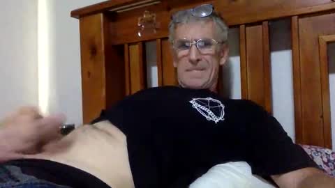 Snapshot of deanofflove2210 chatting on February 25, 2025, 7:20 am deanofflove2210 online show from February 25, 2025, 7:20 am