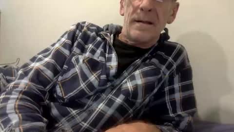 deanofflove221000 online show from April 7, 2026, 7:20 am