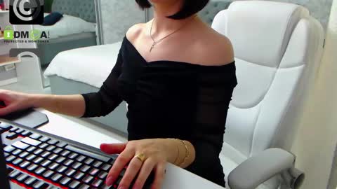 Snapshot of dear_ellisse chatting on February 16, 2025, 9:48 am Elly online show from February 16, 2025, 9:48 am