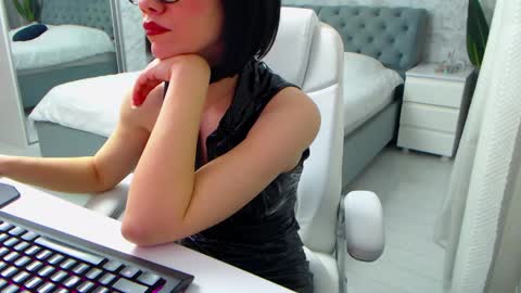 Snapshot of dear_ellisse chatting on April 17, 2026, 8:39 am Elly online show from April 17, 2026, 8:39 am