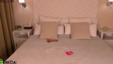 Jennifer online show from November 16, 2025, 10:48 pm